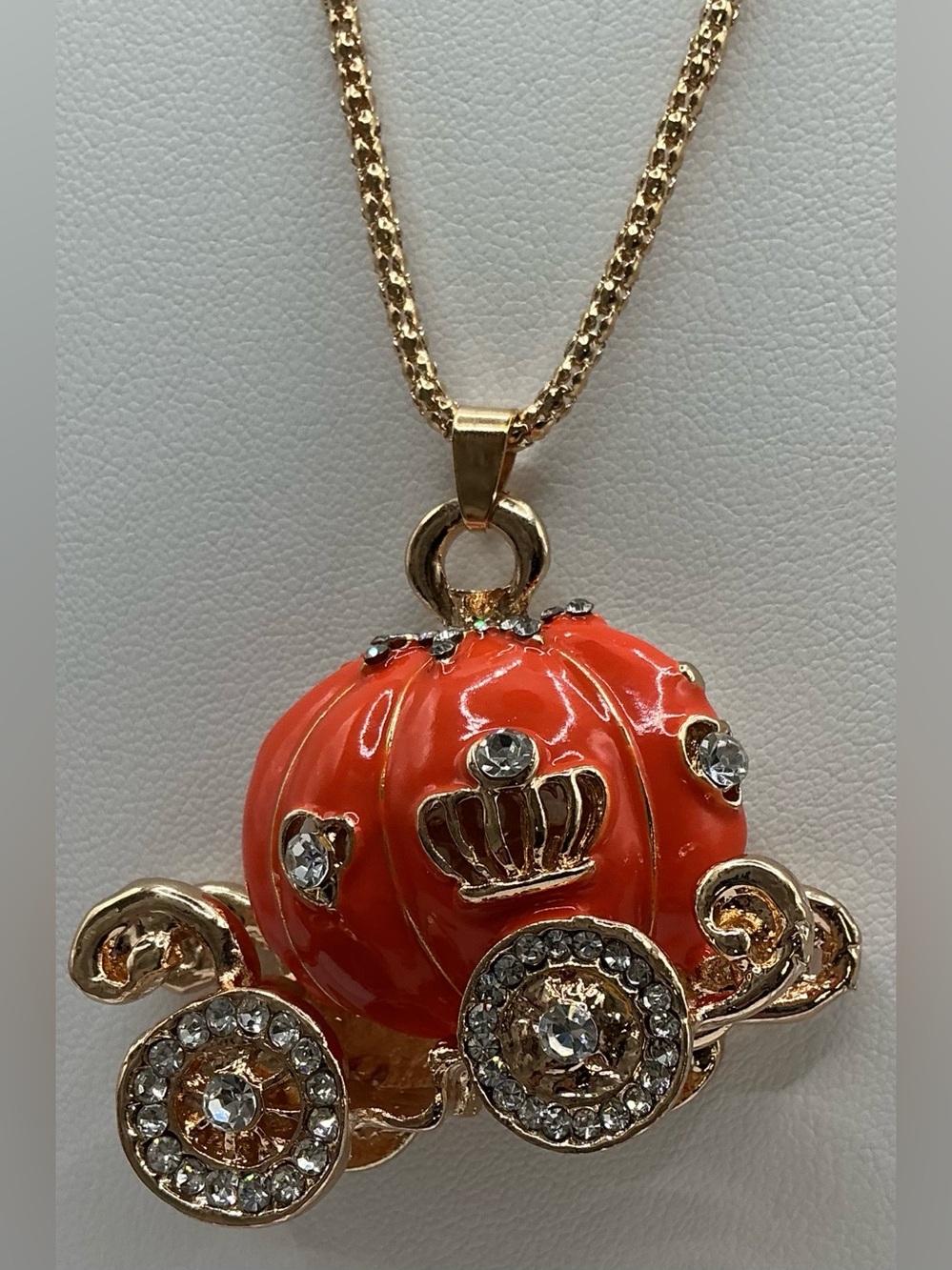 BETSEY JOHNSON ORANGE PUMPKIN CARRIAGE PENDANT NECKLACE NWOT